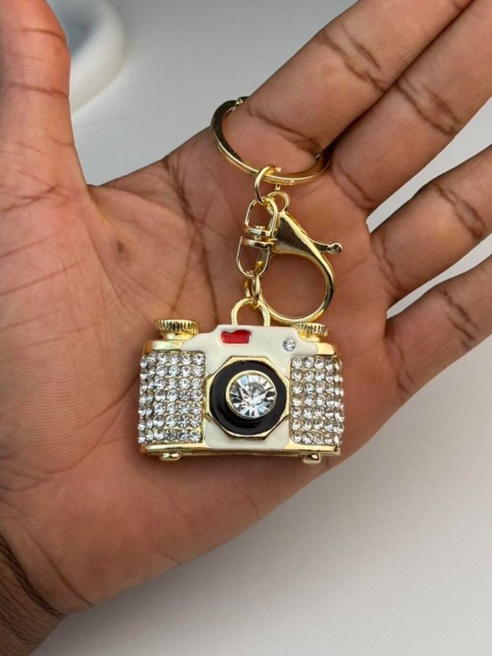Gold‎ Rhinestone Camera Keychain - Picture 4 of 4